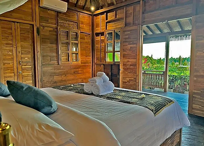 Eka Wood Hotel Singapadu Tengah