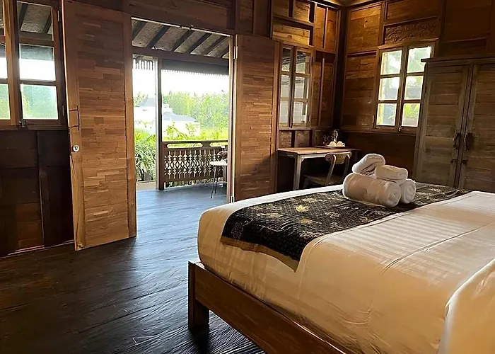 Eka Wood 4*