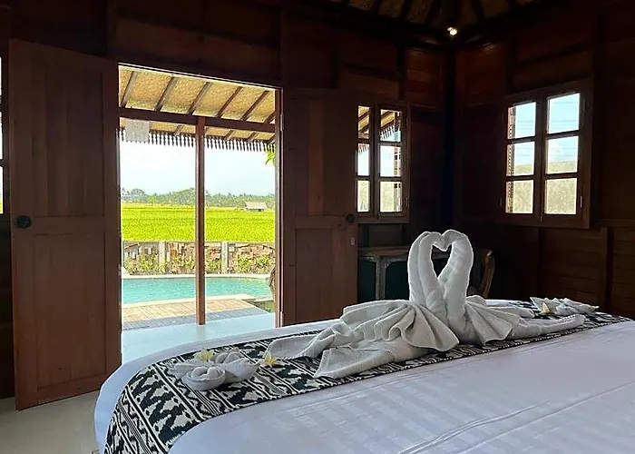 Eka Wood 4*